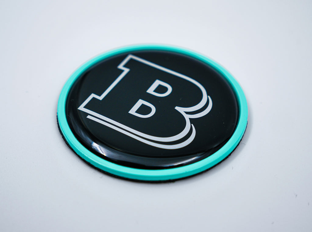 2-Komponenten-Brabus-Logo-Emblem aus kohlenstoffgelbem Metall, 55 mm, für Motorhaubenhutze Mercedes-Benz W463, W463A, W464 G-Klasse