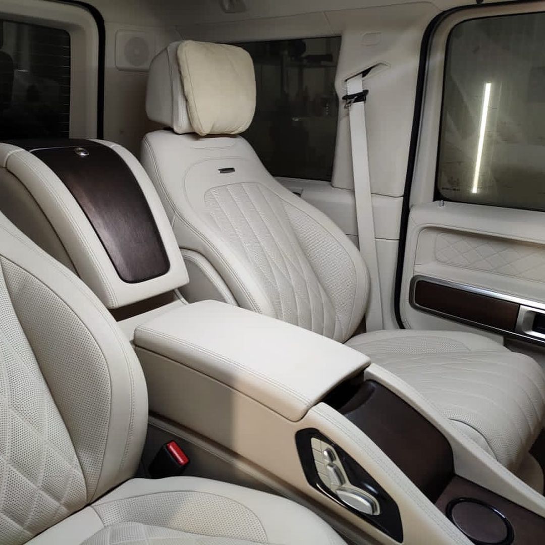 2 separate Multikontursitze hinten mit zentraler Multifunktionsplatte für Mercedes-Benz W463A W464