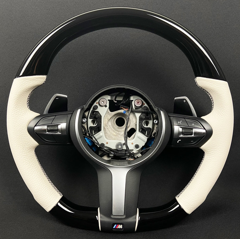 BMW F15 F30 M Style Volante Fibra de carbono Cuero blanco Levas de cambio