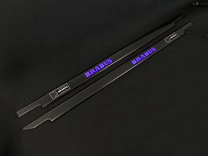 Umbrales de puerta Brabus con iluminación LED de fibra de carbono 2 piezas para Mercedes-Benz G W463 Clase G de 3 puertas