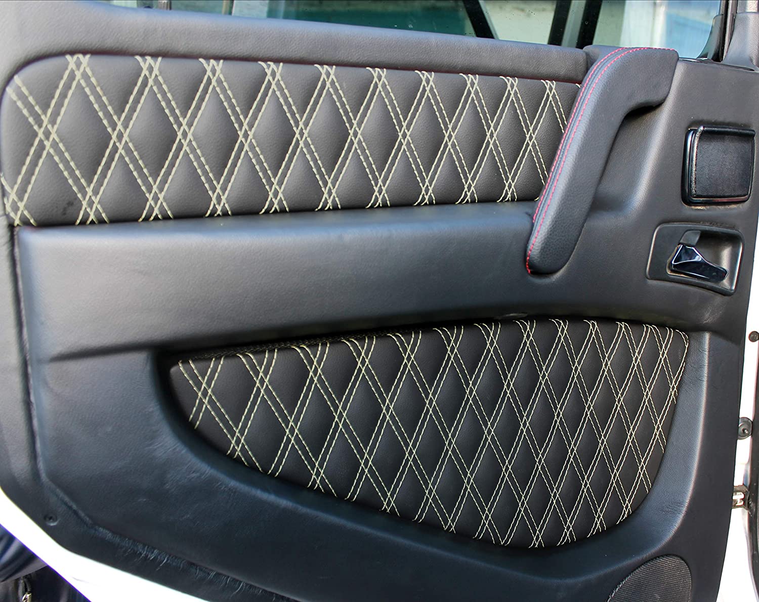 Inserciones interiores de cuero ecológico con insignias Brabus para los paneles de las puertas Mercedes-Benz W463