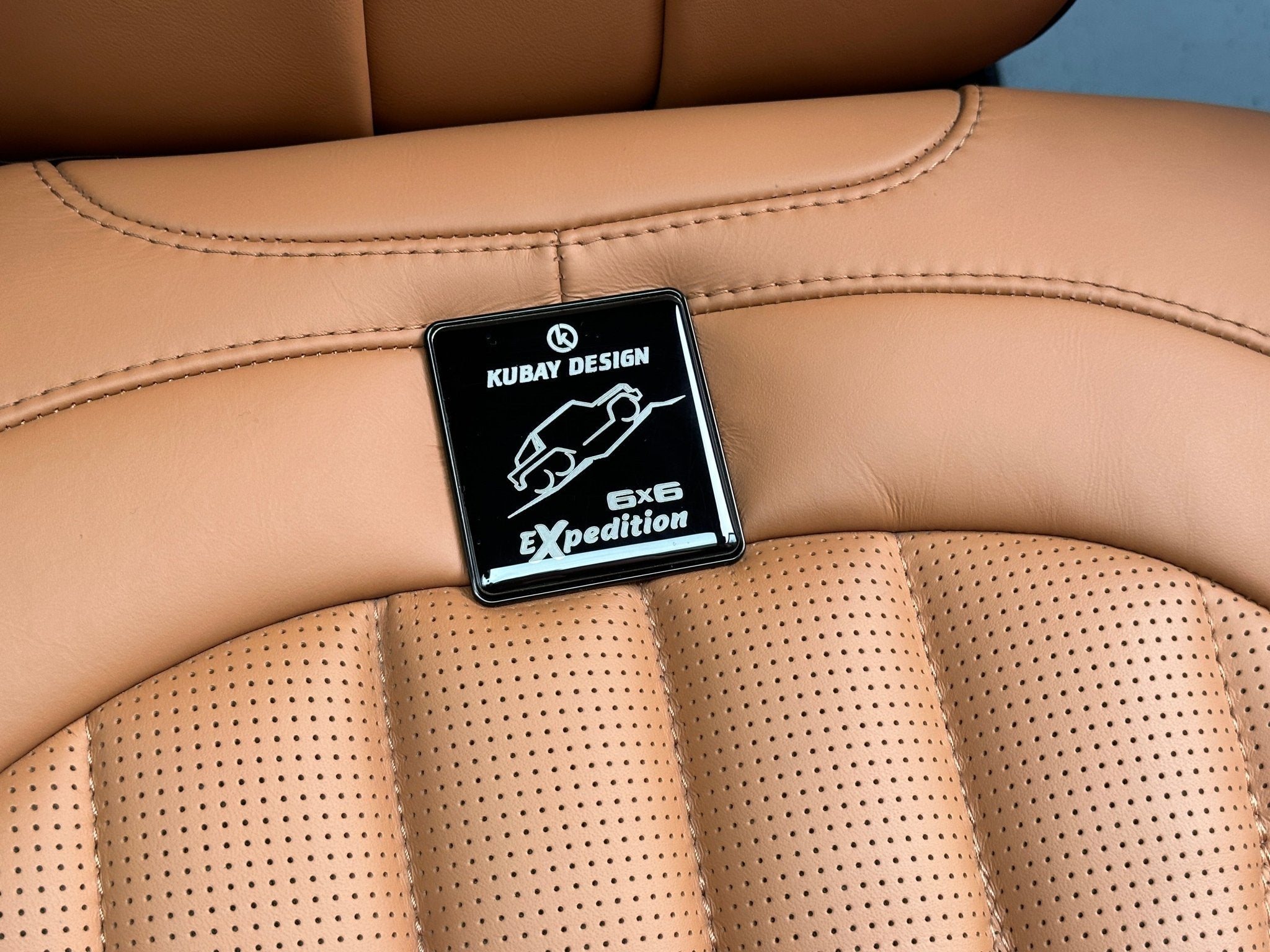Superblack Kubay Design Expedition 6x6 asientos de metal emblema insignia logotipo 4 piezas conjunto para Mercedes W463 6x6 
